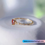 Anillo Dorado con Corazón de Cristal Rojo [AN1085]