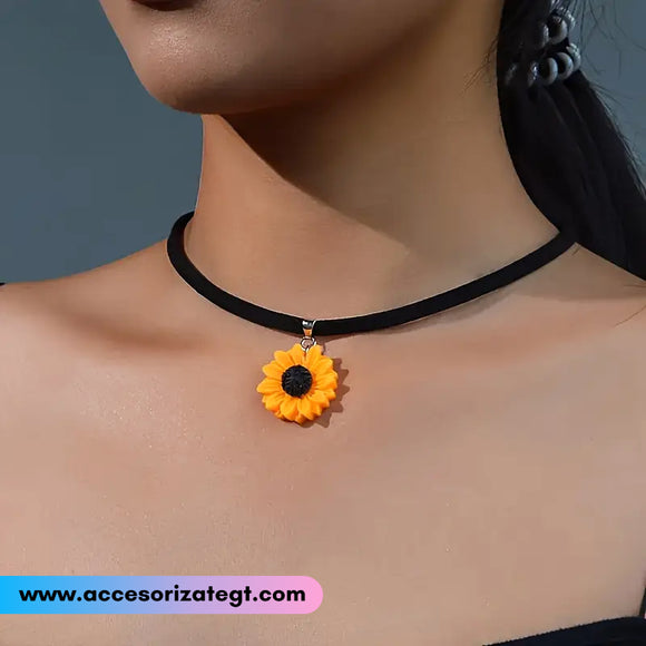 Choker Negro con Dije de Girasol [CK201]