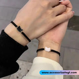 Set de Pulseras Negras con Dijes de Gatos [JP771]